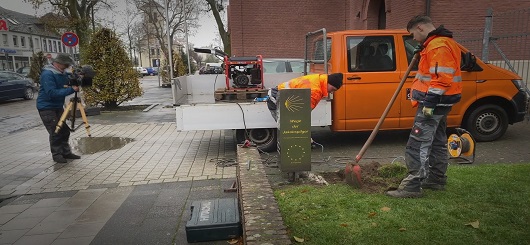 Jakobsweg-Stele wird an zentrale Stelle in Wesel Büderich versetzt Jakobsweg-Stele wird an zentrale Stelle in Wesel Büderich versetzt