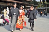 Paar in traditioneller Tracht Vorplatz Meiji-Schre Quelle: Ekkehard Boldt