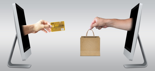 Online Shopping ist in vielen Belangen besser und bequemer als vor Ort einkaufen Online Shopping ist in vielen Belangen besser und bequemer als vor Ort einkaufen