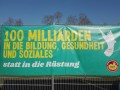 Banner am Rande der Friedenskundgebung