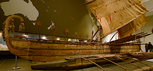 Südseeboot schwebt ins Humboldt Forum
