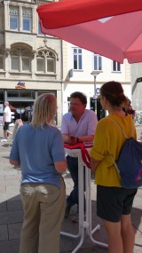 Dr. Philippi, SPD, MdB im Gespräch mit Göttinger Bürgerinnen