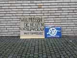 Plakate von Demonstrierenden, Stuttgart Hospitalhof, 24.11.2022
