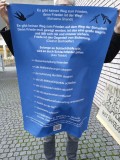 Teilnehmer mit Plakat. Stuttgart, 24.11.2022