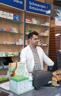 Apotheken leisten einen exelenten Beitrag zum Wohlbefinden der Kunden. Im Bild:  Apotheker Zaid Alturi