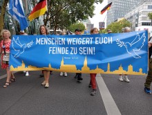 Teilnehmer mit Banner, Berlin, 03.08.2024