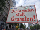Demonstrant mit Schild, Berlin, 03.08.2024