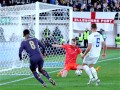 Hradecky entschärft einen Schuss von Bellingham