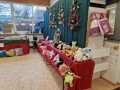 Kalender und Kuscheltiere wurden angeboten.