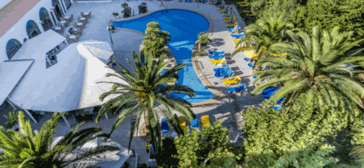 Der beeindruckende Außenpool des Hotels „La Santa María Der beeindruckende Außenpool des Hotels „La Santa María