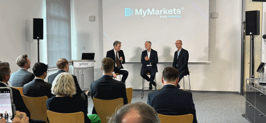 MyMarkets-Podiumspräsentation (v. l. n. r.) Dr. Alexis Eisenhofer, Dr. Robert Ertl und Albrecht Kümmerer