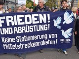Demonstranten mit Banner, Stuttgart, 03.10.2025. Foto: Sergej Perelman