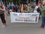 Demonstranten mit Banner, Stuttgart, 03.10.2025. Foto: Sergej Perelman