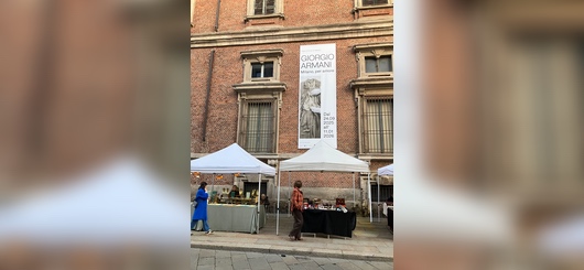 Pinacoteca di Brera mit Ausstellungsplakat