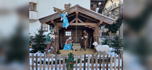 Weihnachtsmarkt Kitzbühel - noch ist die Krippe leer