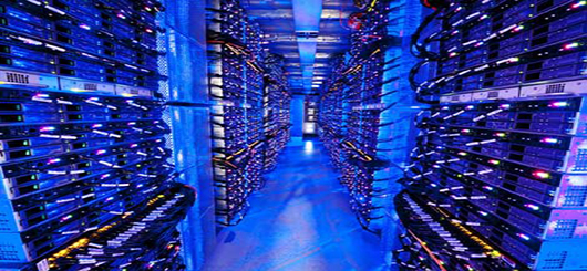 Serverräume moderner Rechenzentren benötigen große Mengen Energie und Wasser zur Kühlung.