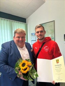 Landrat Sven Gregor und Silvan Meinunger